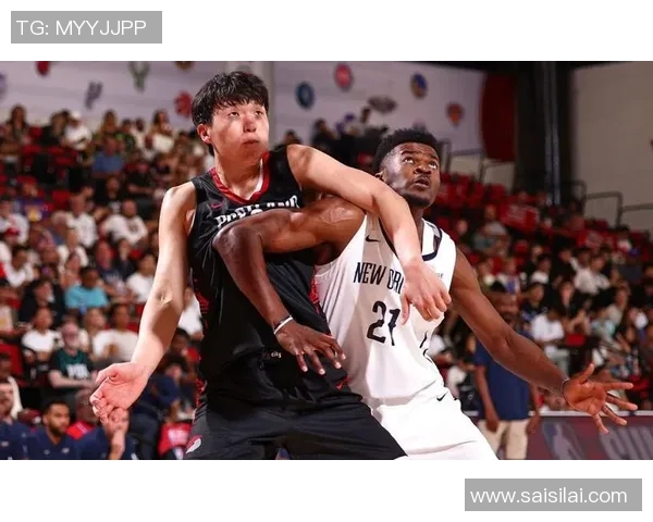 火箭队夏季联赛对决骑士队年轻球员展现潜力与激情