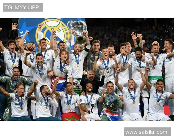 克鲁赛罗与拉腊的激烈对决展现足球魅力与团队精神的巅峰较量